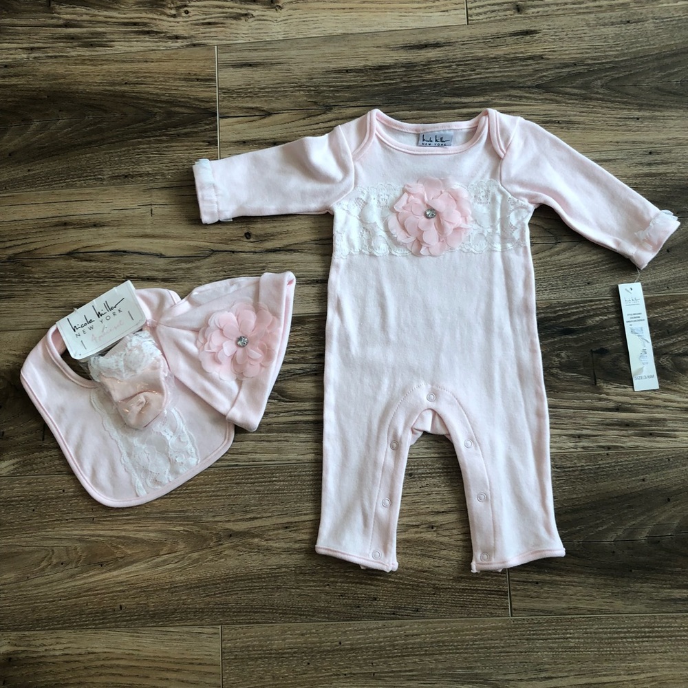 Like new Nicole Miller Baby Girl 3 Piece Set (pink)